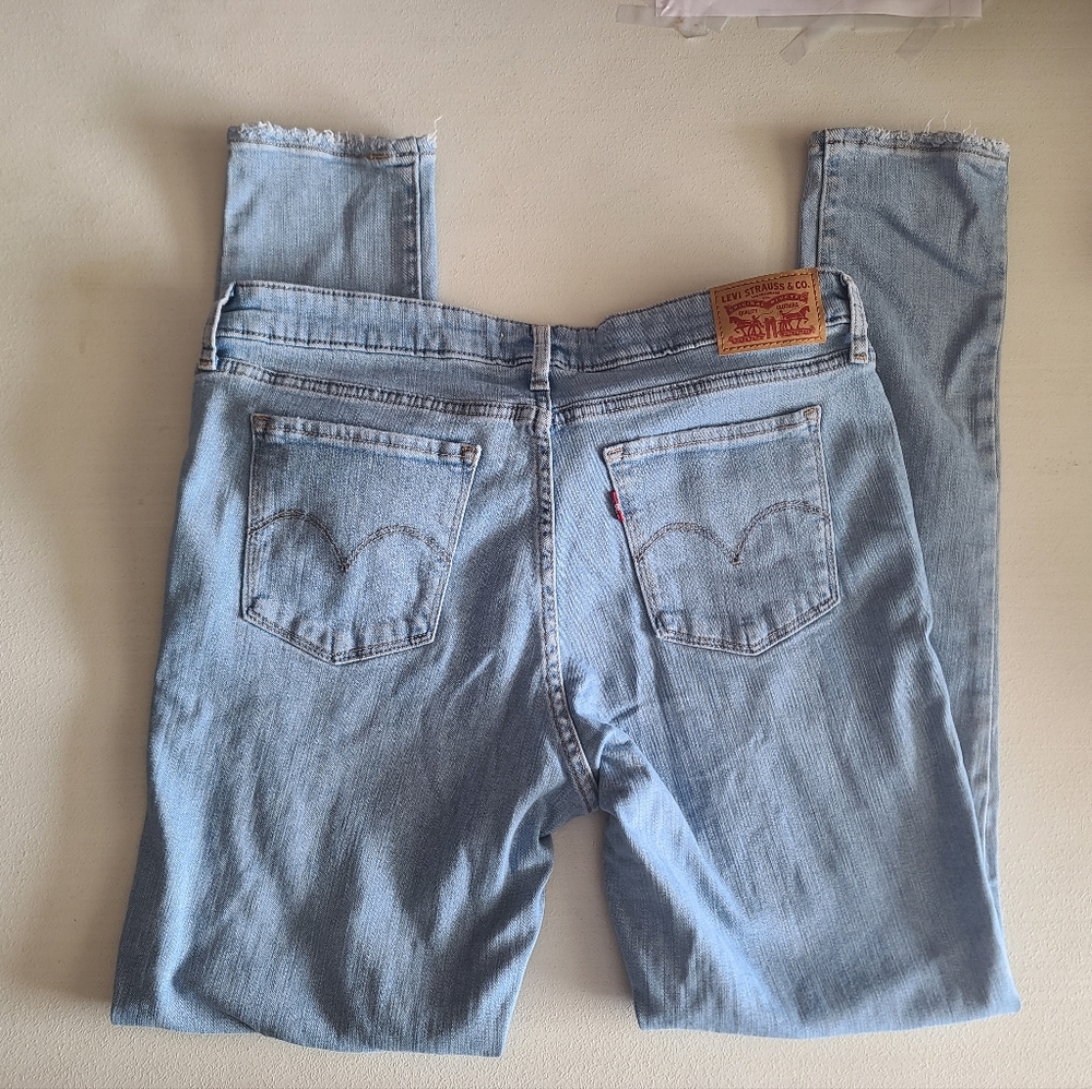 Levis - Picture 2 of 3